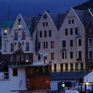 Bryggen timida... | Bryggen, Porto di Bergen • Norway