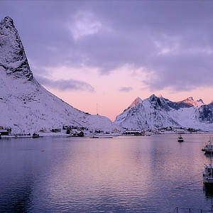 Isole Lofoten • Norway | Naviganti sperduti nel bianco...