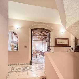 Villa Antica Dispensa • Monforte d'Alba • Cuneo • Piedmont • Italy | Titolo | Rosa avvolgente...